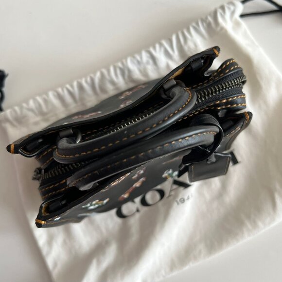 Very Rare Coach Rogue 17 with Car Print - Picture 6 of 12